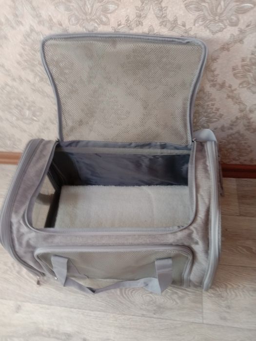 Продам переноску большую.