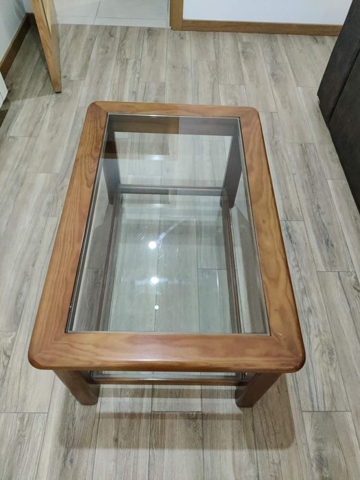 Mesa de centro de sala, em madeira cerejeira