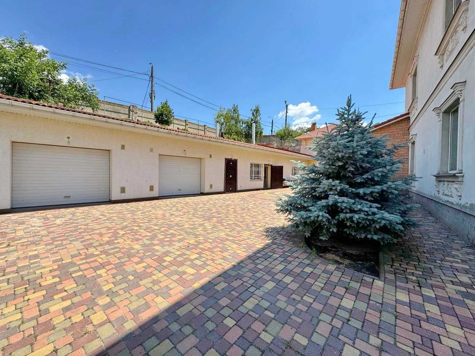 Продаю маєток з видом на річку, для великої родини. ц1