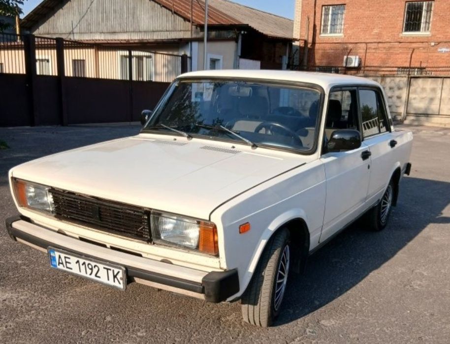 Газ зарегистрирован, новая зимняя резина, замена всех масел,новый стартер,трамблёр,оба радиатора, тормозные диски и барабаны,задние амортизаторы, свечи.,стоят передние электро стеклоподьемники, сидения с фиат,есть страховка. Любой вид переоформления. Стоит троечный мотор,коробка пятиступка.