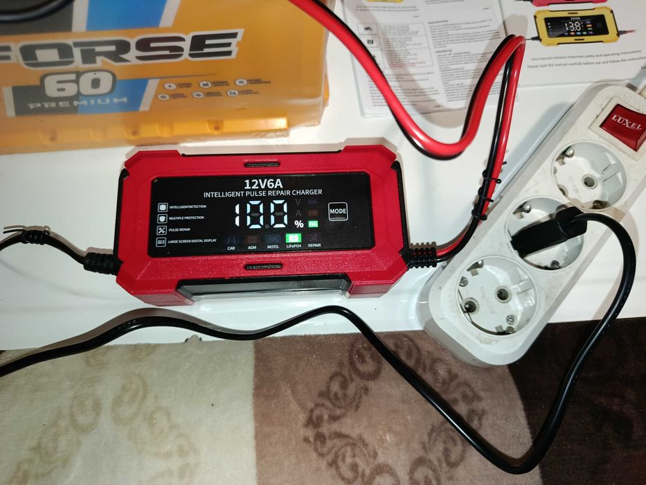 зарядное устройство 12V 6A SWT-3650 для авто зарядка червоний