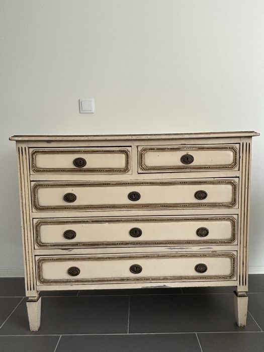 Vendo Cómoda Estilo Clássico