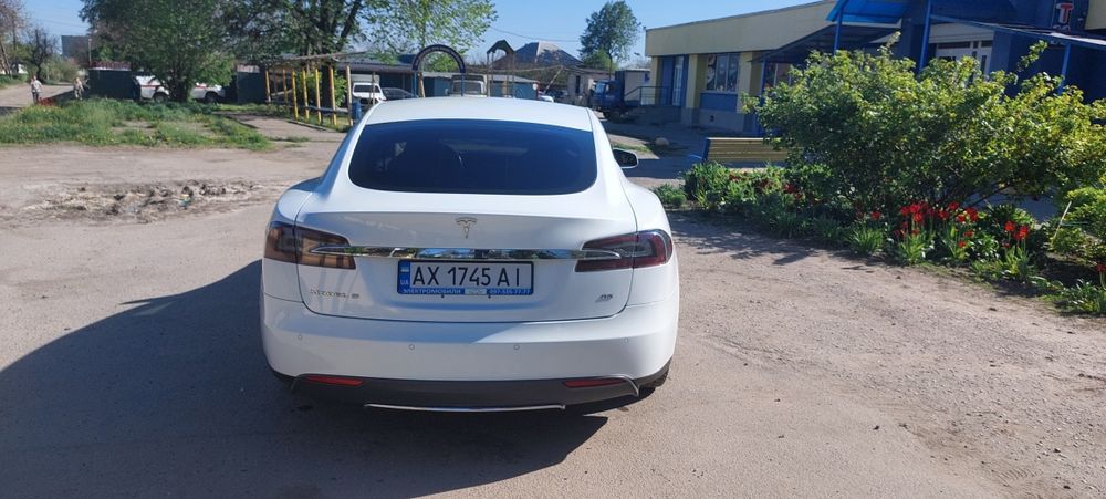 Tesla Model S 85 кв