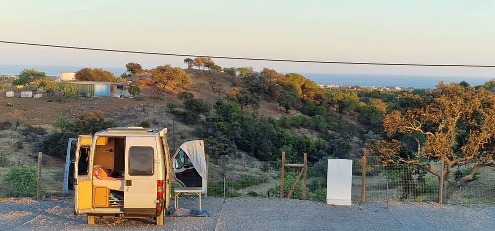 Autocaravana Excelente Oportunidade
- 2 paineis solares novos de 130w