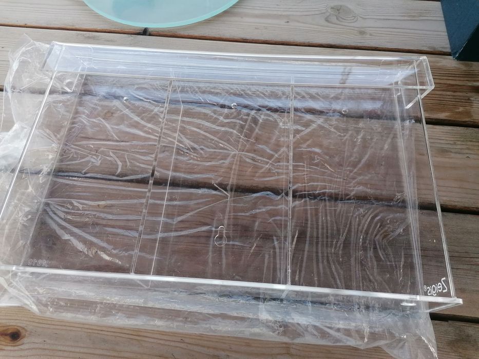 Skrzynka na ulotki wizytówki Zeigis