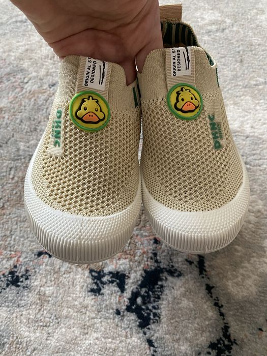 Мокасини, кросівки, кеди, тапочки, босоніжки, сандалі