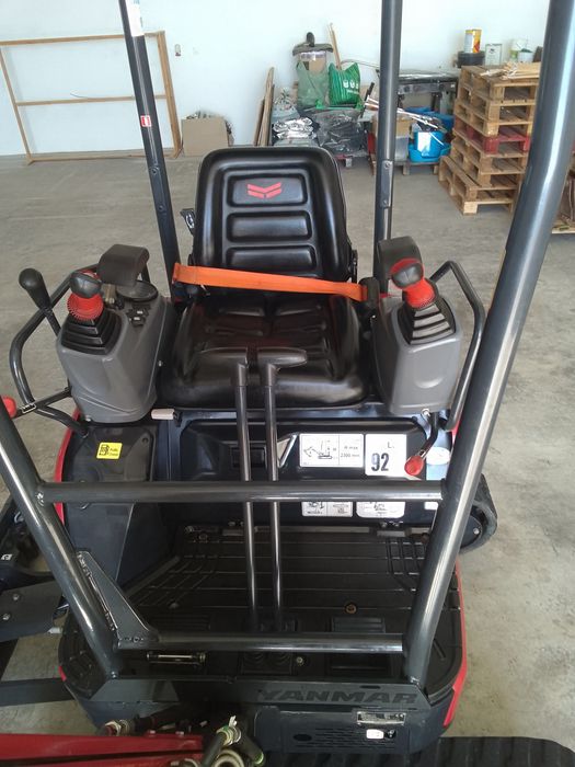 Mini giratória escavadora Yanmar VIO 17 (630 h)