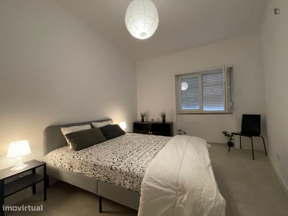 Quarto - localizado em Setubal