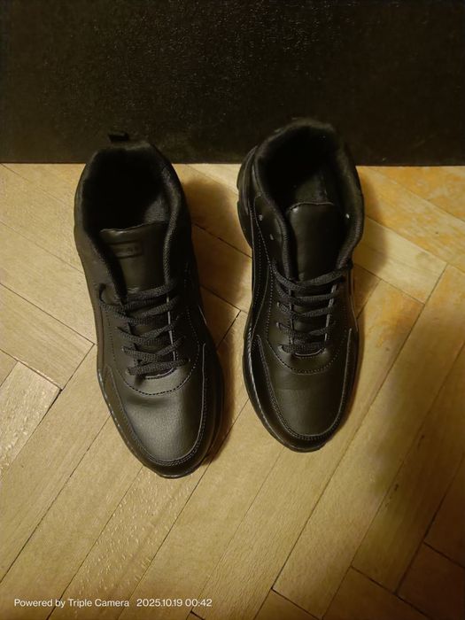 Кросівки жіночі ,26,6 см устілка