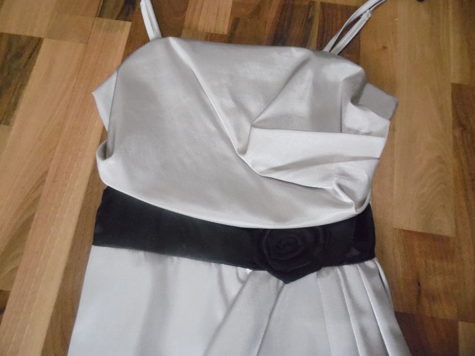 Sukienka damska z czarnym bolerkiem OKAZJA