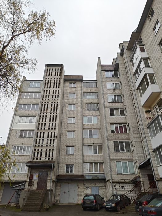 Продаж 3 кімнатна. Район Східний