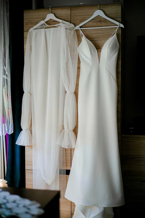 Suknia ślubna w stylu rybki z odpinanym welonem i rękawami – 3 w 1!