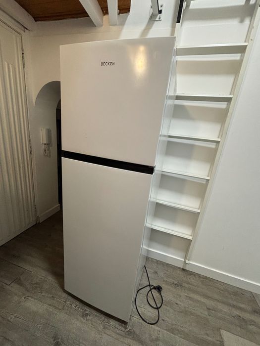 Frigorífico branco BECKEN no Frost usado 1 ano