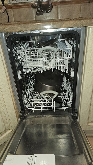 Посудомийна машина Аристон
