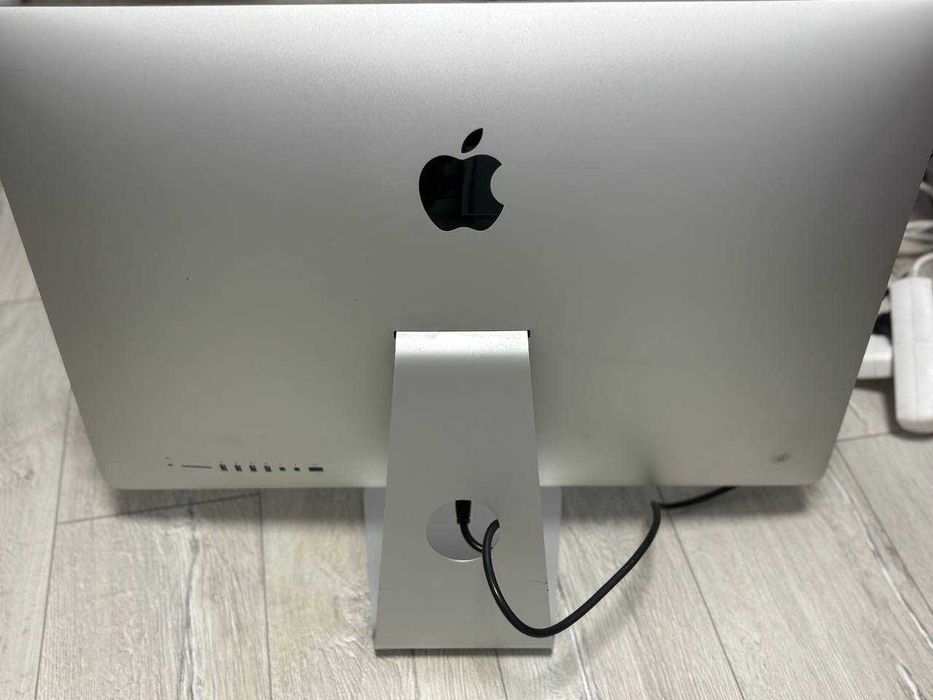 iMac 27" Retina 5K (Late 2015) — 32GB RAM / i5 3.2GHz / R9 M390