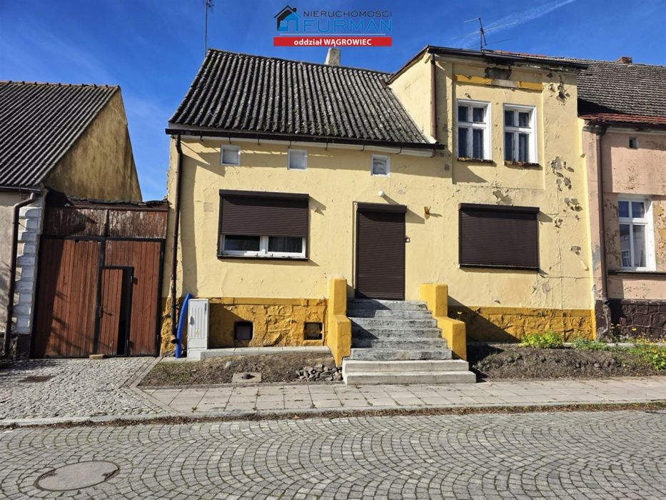 Dom jednorodzinny z budynkami gospodarczymi ŁEKNO