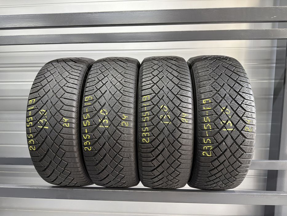 Зимові шини 235/55r19 Continental . Ціна 3250грн/шт