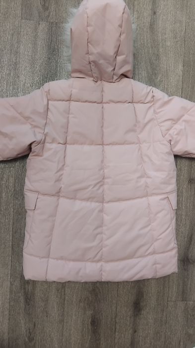 Продам НОВУ, модну та красиву  ДИТЯЧУ КУРТКУ для дівчинки (весна).
