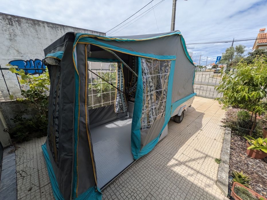 Tenda com atrelado