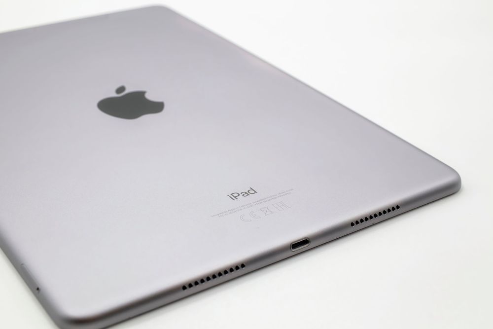iPad Pro com 256 GB Wi‑Fi + 4G/GPS — Impecável, acessórios
