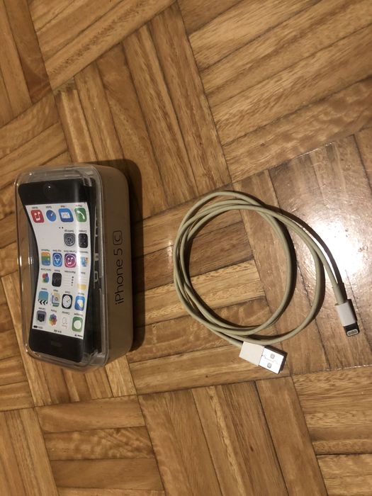 IPhone 5C 16GB com visor partido e bateria inchada (para arranjar)