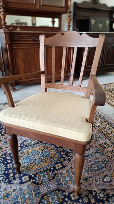 Cadeirão de madeira