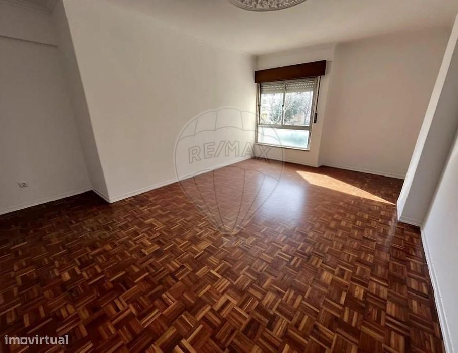 Apartamento T2- 85m Aguálva Sintra