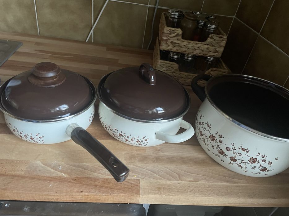 Zestaw 3 garnków z 2 przykrywkami