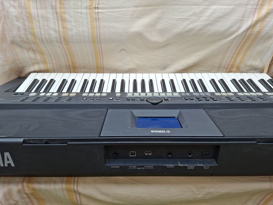Yamaha PSR-S650 синтезатор / піаніно / фортепіано /