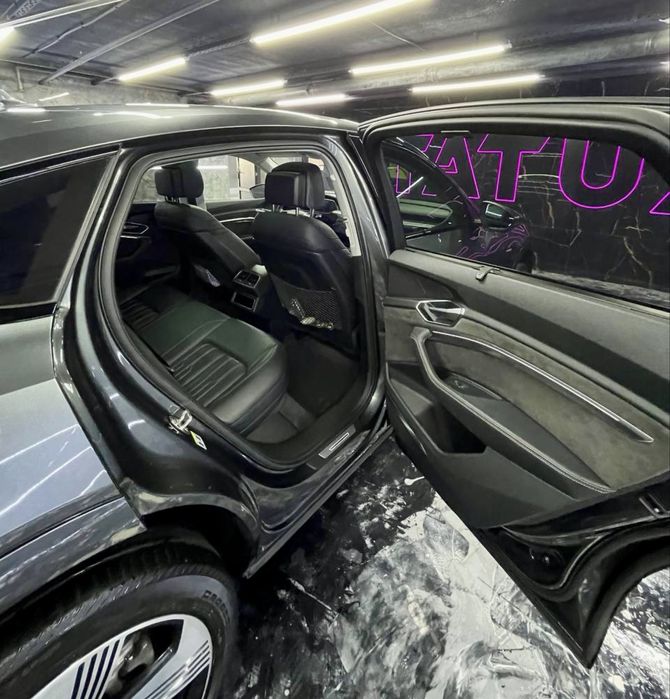 Audi e-tron 2020 VIN WA13AAGE4MB020984 фото оголошення 8 з 22