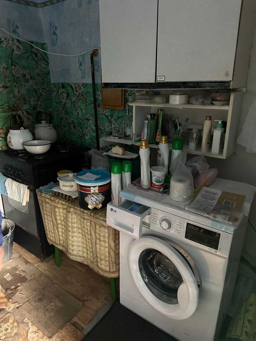 продам 25 соток землі з будинком