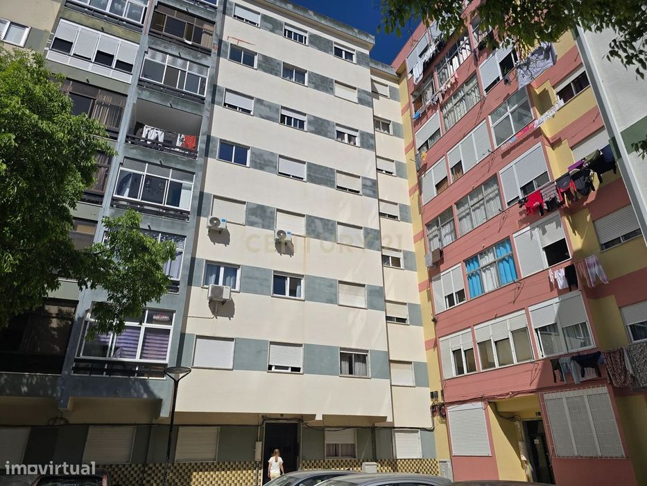 Apartamento T3 Renovado em Amora, Seixal — Amora, Setúbal