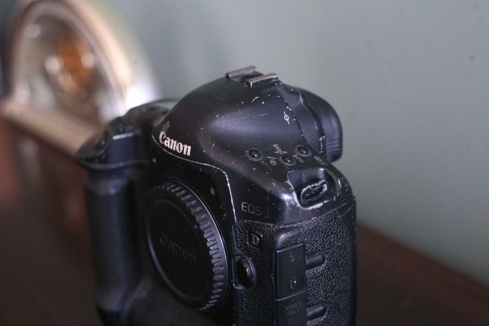Rzadki DSLR Lustrzanka Profesjonalna Canon 1D mark II N