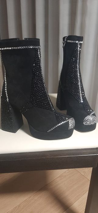 Ботильоны на высоком каблуке