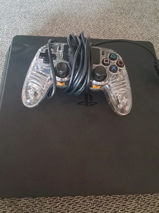 Sony PlayStation 4 PS4 com Jogos e Comando