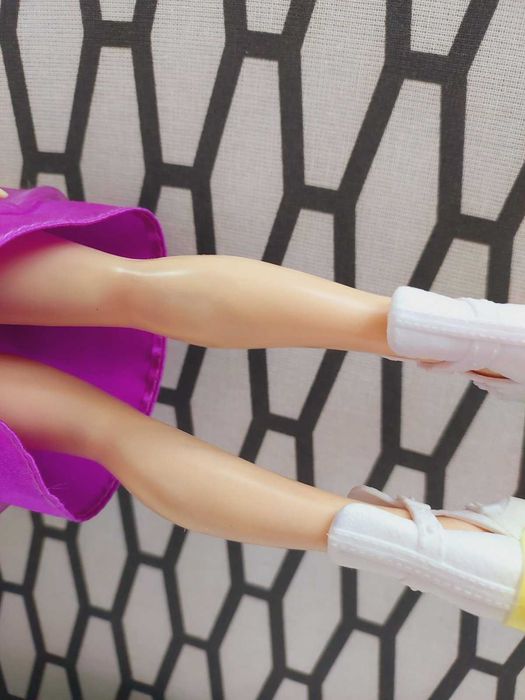 Far Out Toys лялечка Ерін 2021 рік.