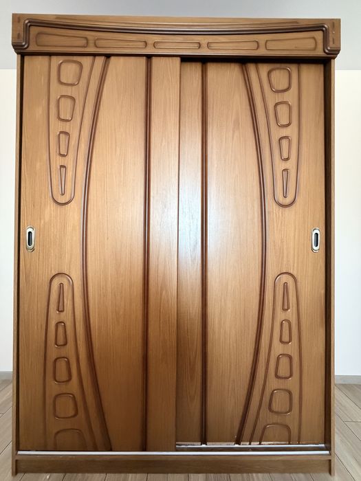 Продам простору шафу-купе