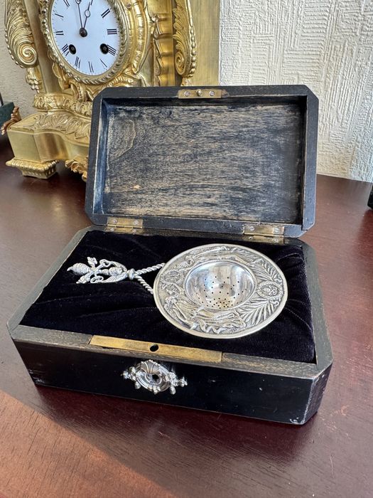 Срібне ситечко в старовинній скринці. 800 проба. Вага 53 гр. подарок
