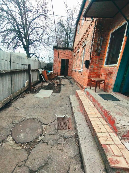 Продам добротний будинок у Дергачах