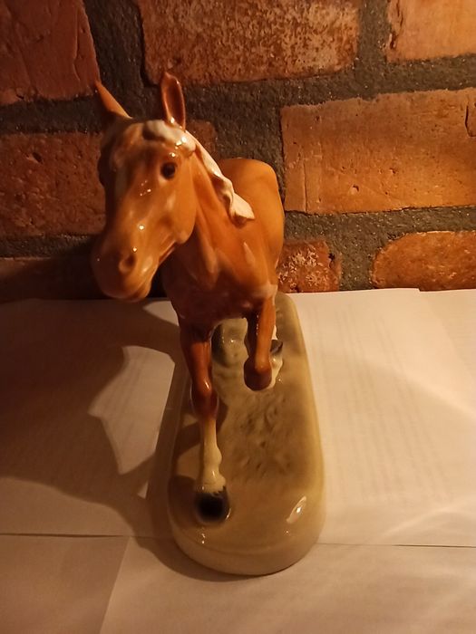 Hertwig KÄTZHUTTE Figurka Porcelanowa Konia Katzhutte