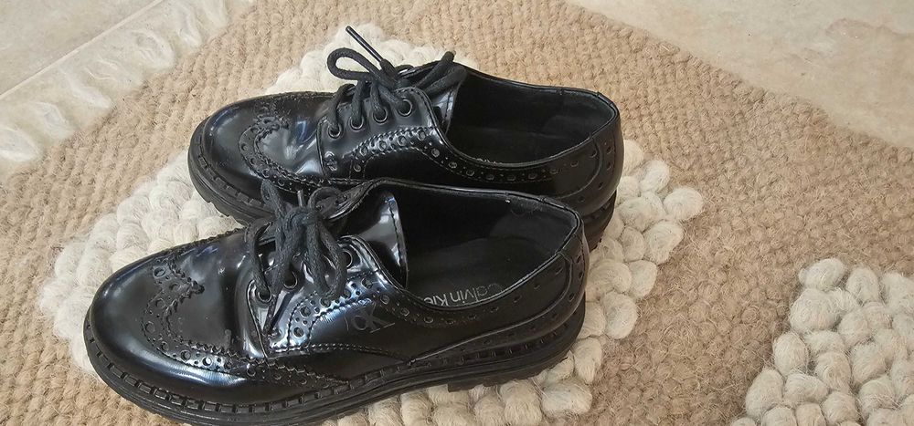 Продам лофери шкіряні на дівчинку