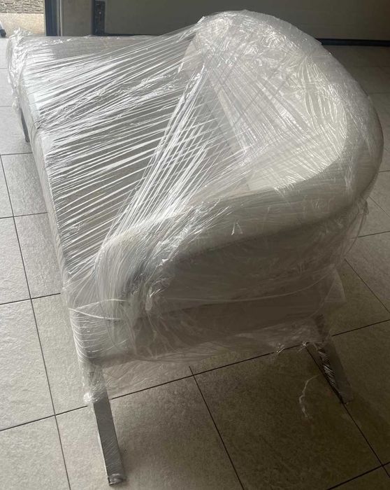 chaise longue com pernas em inox