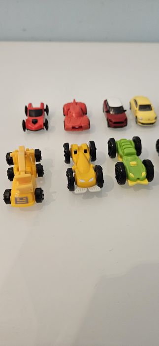 Figurki Pojazdy Kinder niespodzianka