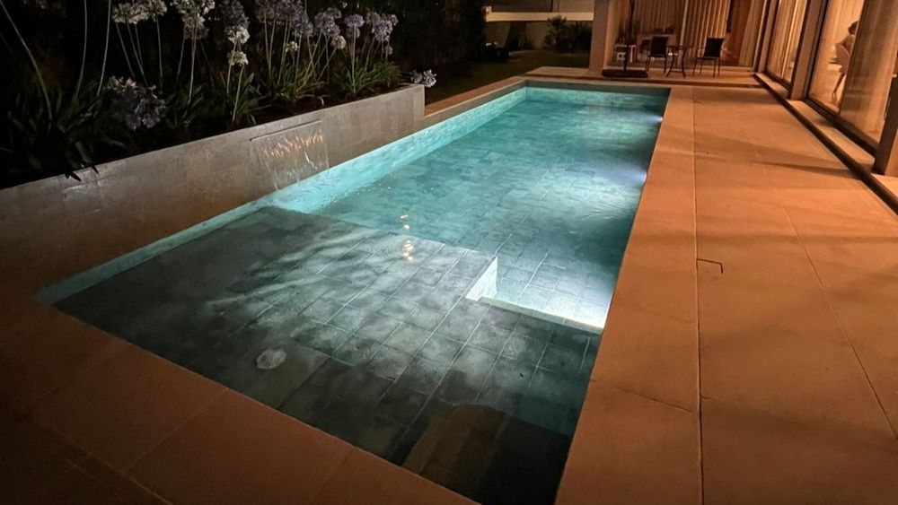 Manutenção e construção de piscina e obras de construção