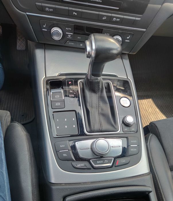 Автомобіль Ауді А6С7 Allroad 2014