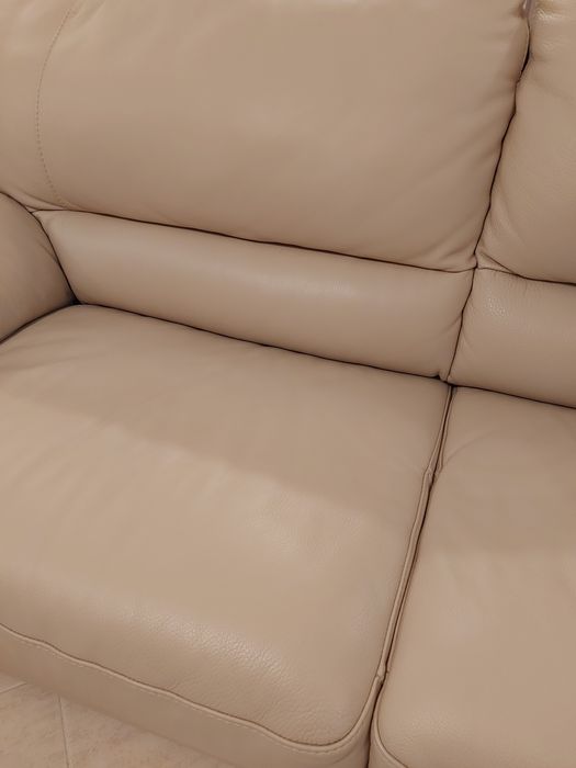 Sofá de pele de 3 lugares com cama, estrado de madeira e colchão