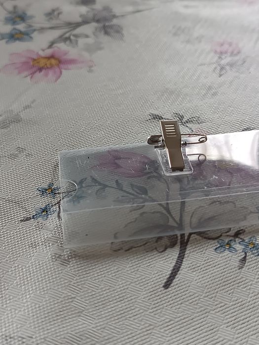 Plastikowy identyfikator imienny klips przypinka uchwyt z agrafką