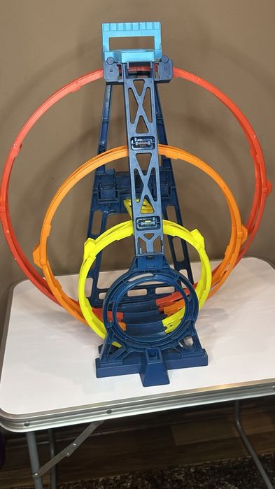 Hot wheels трек потрійна петля