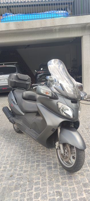 Moto Suzuki Burgman 650