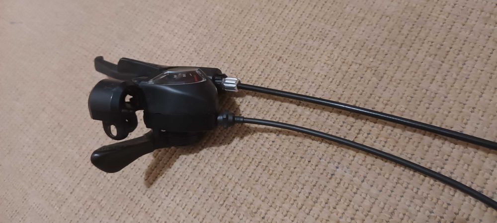 Manete com travão e seletor velocidades SHIMANO